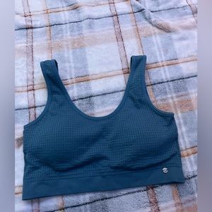 Size M sports bra